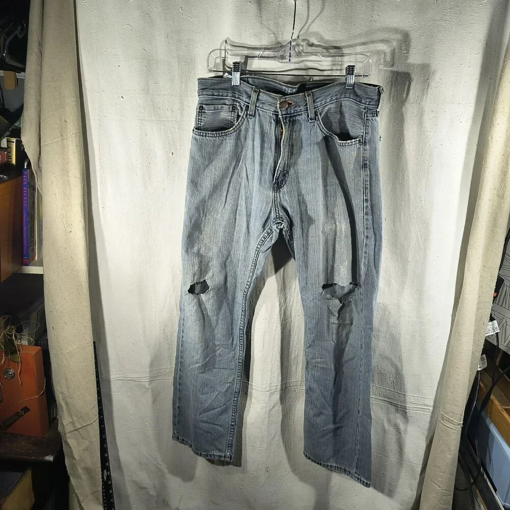 Levi's Denizen 236 Men's Size 33 X 30 Distressed Regular Fit Jeans